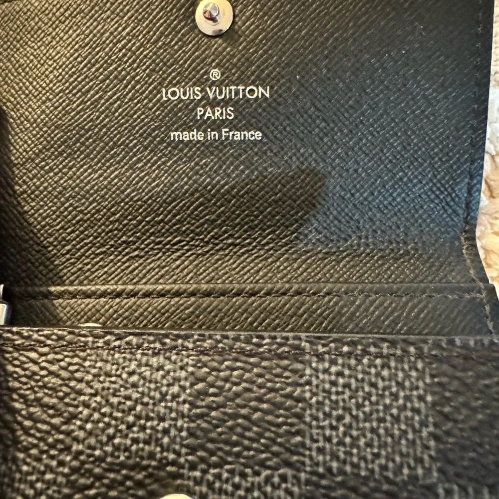 Authentic Louis Vuitton Graphite 6 Key holder